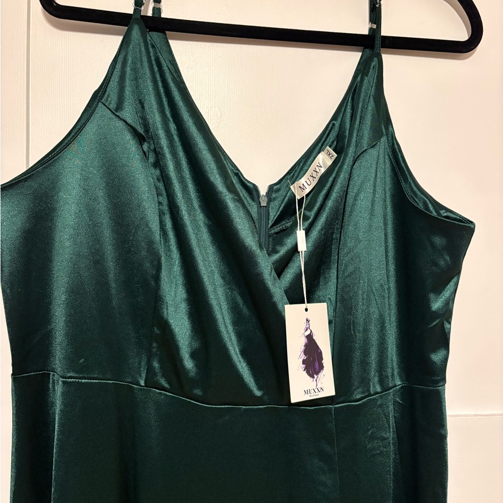 Elegant Green Sleeveless Maxi Dress - Picture 3 of 4